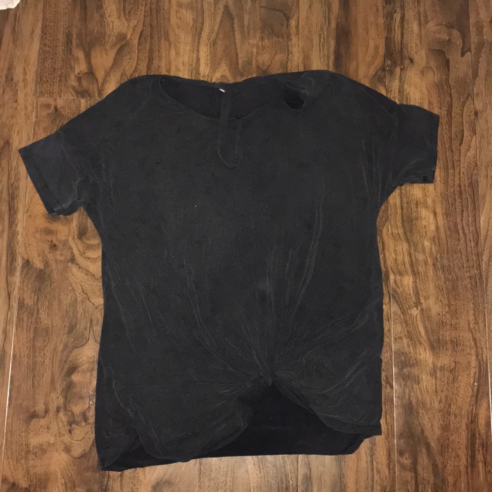 A neck tip tee